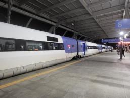 8일 밤 충북 오송역에 KTX가 정차해 있다. (출처=제보자 류 씨)