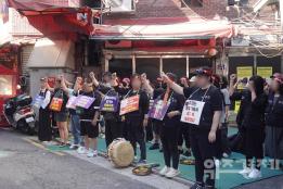 11일 오전 서울 성북구 하월곡동 미아리 텍사스촌 철거민 대책위원회(이하 대책위)는 이주 대책을 촉구하는 집회를 열었다. (사진=위즈경제)