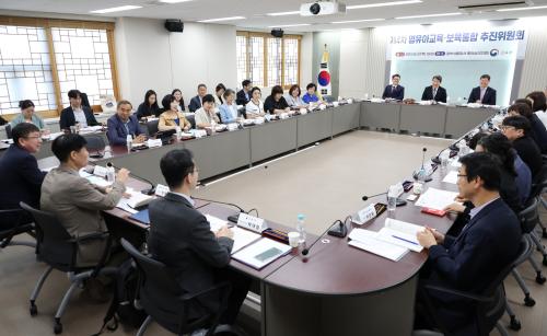 이주호 부총리 겸 교육부 장관은 27일 정부서울청사에서 제4차 영유아교육·보육통합추진위원회 회의를 개최하고, 유보통합 실행계획(안)을 심의했다. 출처=교육부