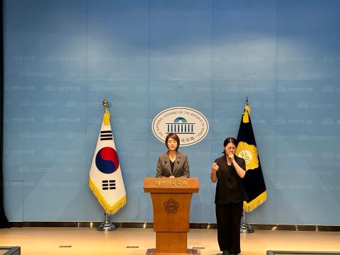 21일 국회 소통관에서 기자회견 중인 고민정 더불어민주당 의원(사진=위즈경제)