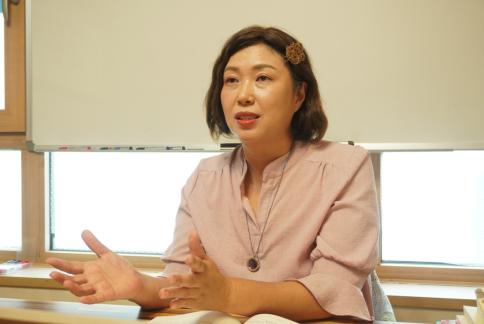 지난 10일 함연희 사주 명리학자가 기자의 질문에 답하고 있다. 출처=위즈경제