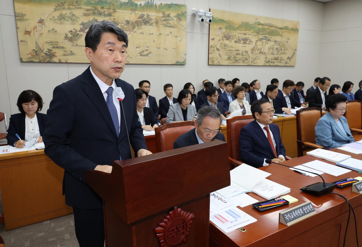 12일 오전 서울 여의도 국회에서 열린 교육위원회 전체 회의에 출석한 이주호 부총리 겸 교육부 장관이 업무보고를 하고 있다.사진=연합뉴스