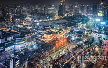 바쁘게 흘러가는 서울역, 청년의 ‘도착’이자 ‘출발’ (사진=클립아트코리아)