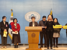 지난 9일 오후 국회 소통관 기자회견장에서 한국가정어린이집연합회와 한국어린이집총연합회 가정분과위원회는 허성무 의원과 함께 0세반 교사 대 아동 비율에 관한 기자회견을 열었다.(사진=한국가정어린이집연합회)