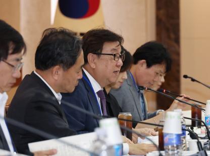 지난 2일 열린 제5차 국민연금기금운용위원회에서 조동철 위원장 직무대행이 발언하고 있는 모습 (사진 = 연합뉴스)
