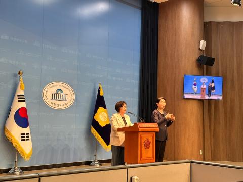 22일 국회 소통관에서 기자회견을 진행 중인 정춘생 조국혁신당 의원(사진=위즈경제)