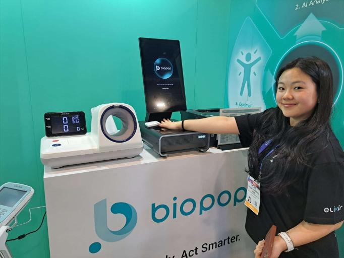 CES 2026에서 시연 중인 바이오팝코리아 헬스케어 제품(사진=바이오팝코리아)