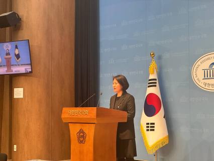 더불어민주당은 사고와 운항 중단을 반복해온 한강버스와 관련해 서울시가 중대한 안전 문제를 시민에게 알리지 않았다는 의혹이 제기됐다며, 오세훈 서울시장의 책임 있는 해명을 촉구했다. 사진=위즈경제