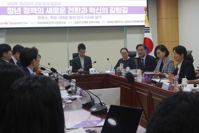12일 국회의원회관 제7간담회실에서 열린 ‘청년정책의 새로운 전환과 혁신의 갈림길’ 토론회 (사진=위즈경제)