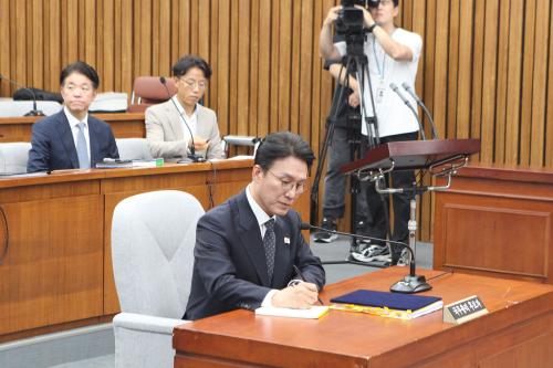 국무총리 후보자 검증을 위해 인사청문회에 참석한 김민석 후보자(사진=위즈경제)