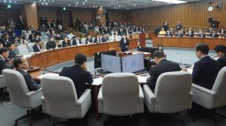 18일 오전 서울 여의도 국회에서 열린 정무위 전체회의에서 홈플러스·MBK 파트너스 및 삼부토건 관련 긴급 현안질의가 열렸다. 사진=위즈경제