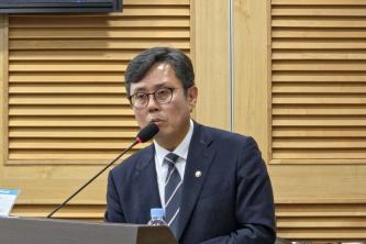 15일 국회의원회관 제1세미나실에서 열린 ‘주택시장 양극화 및 미분양 주택 해소방안’ 정책 세미나’에 참석한 안도걸 더불어민주당 국회의원 (사진=위즈경제)