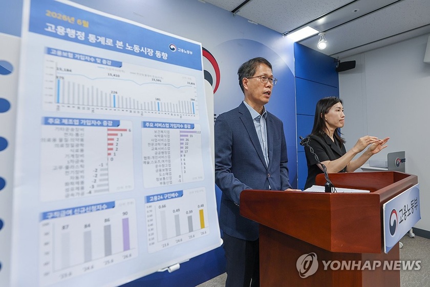 고용보험 가입자 26만명 늘었지만…청년·제조업은 여전히 ‘한겨울’